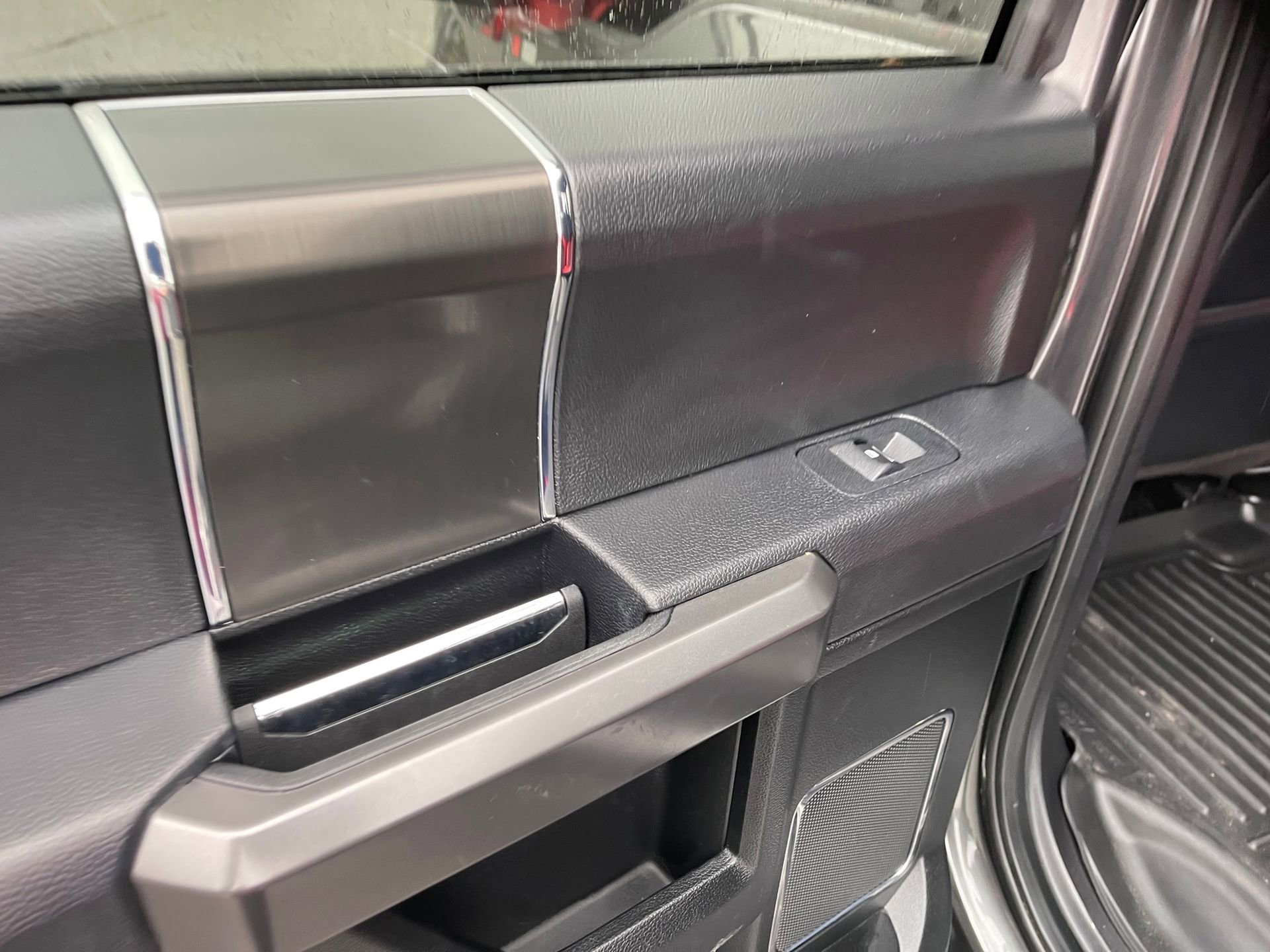 Used 2018 Ford F150 Lariat w/ Equipment Group 502A Luxury image 21