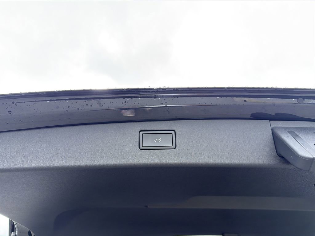 New 2026 Volkswagen Tiguan SE R-Line image 16