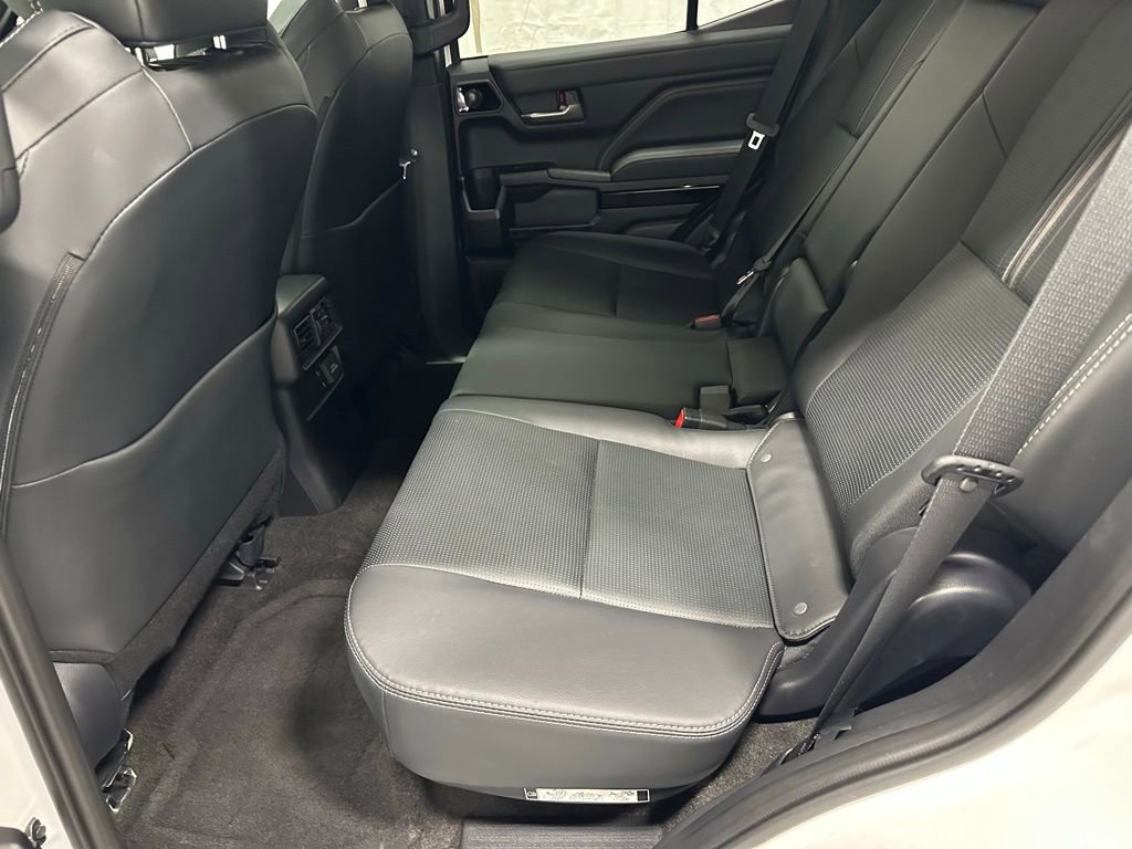 Used 2025 Toyota 4Runner Limited AWD/4WD image 44
