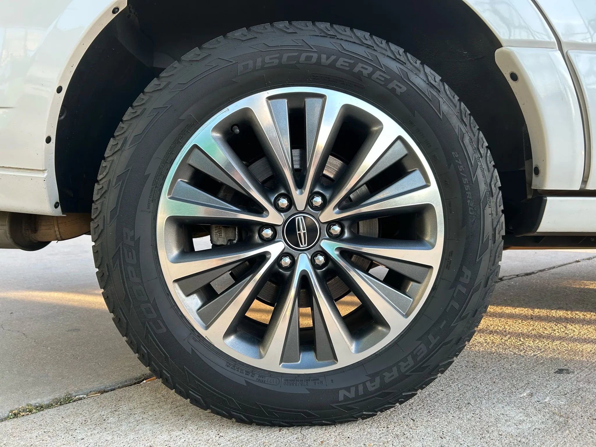 Used 2017 Lincoln Navigator Select RWD image 29