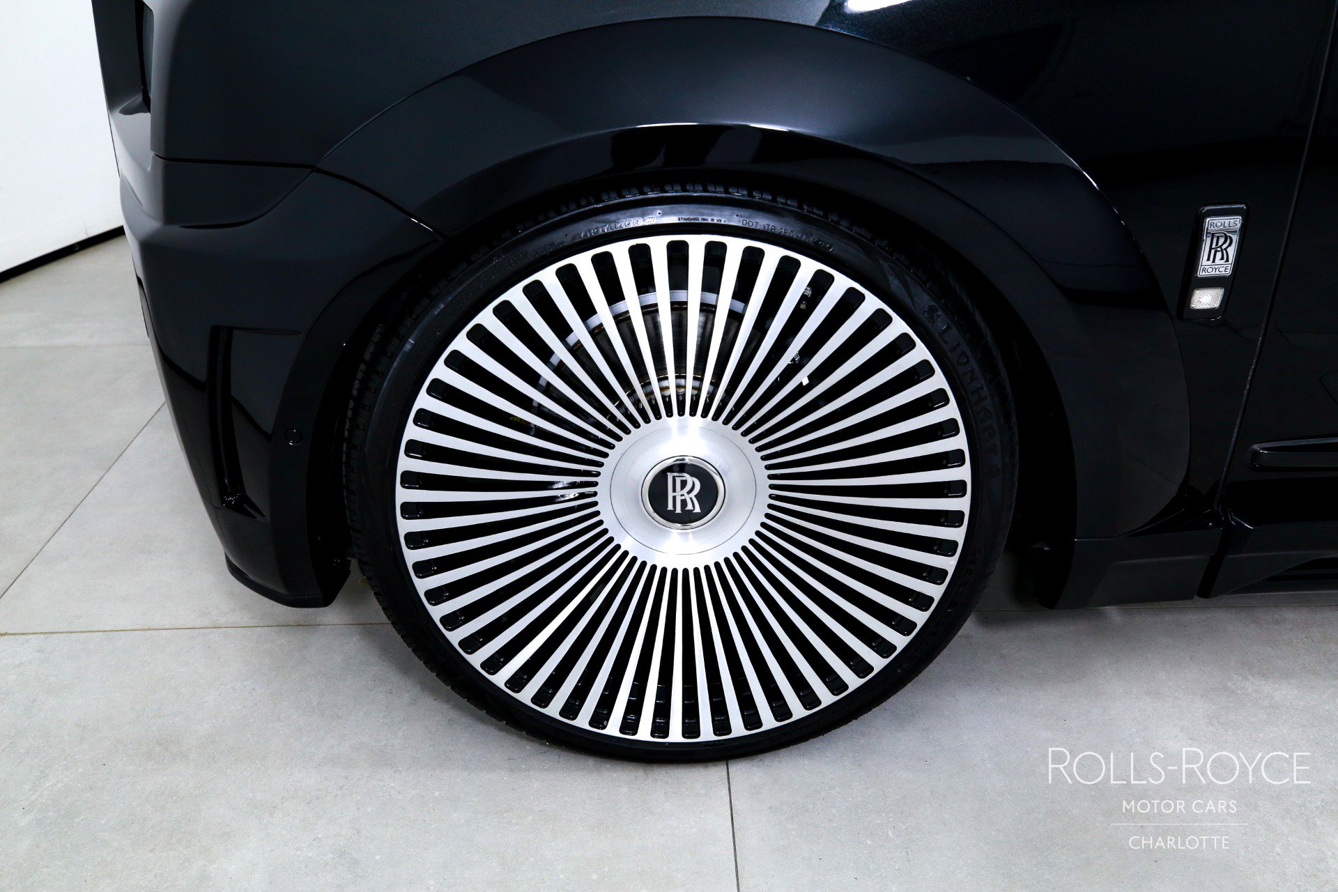 Used 2022 Rolls-Royce Cullinan image 40