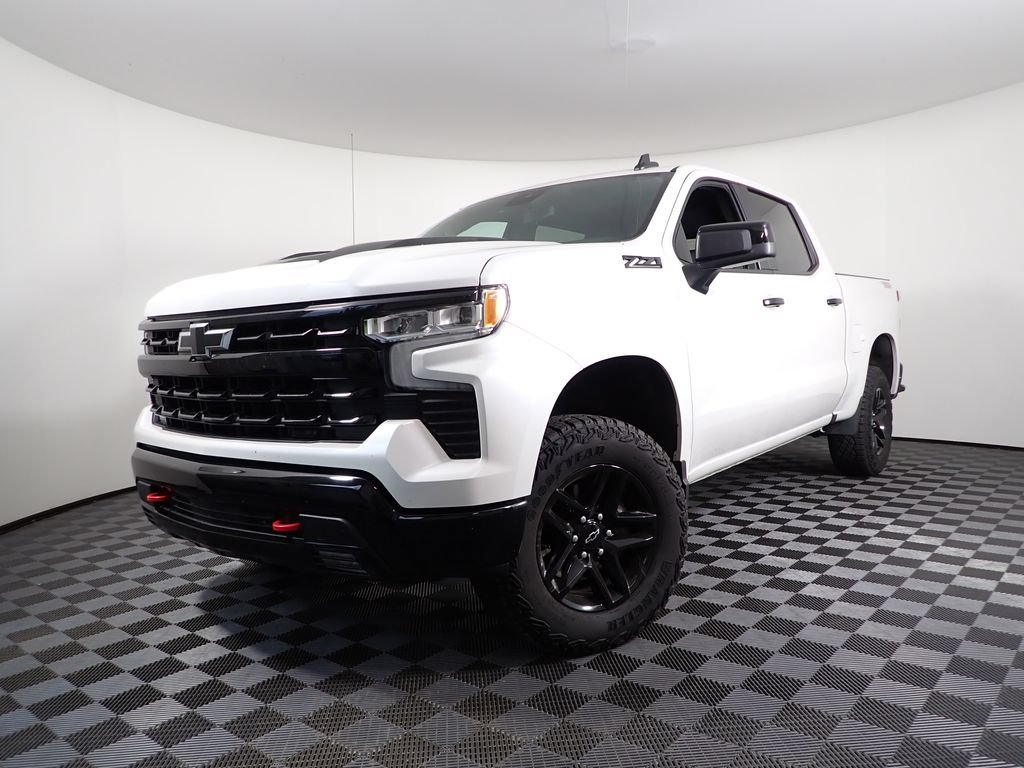 Used 2024 Chevrolet Silverado 1500 LT Trail Boss w/ Convenience Package II AWD/4WD image 2