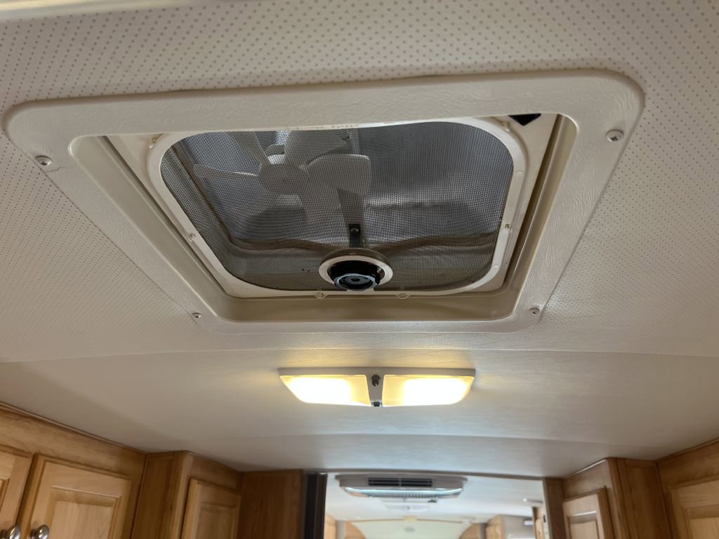 Used 2017 Ford E-450 and Econoline 450 Super Duty w/ Motorhome Prep Package image 19