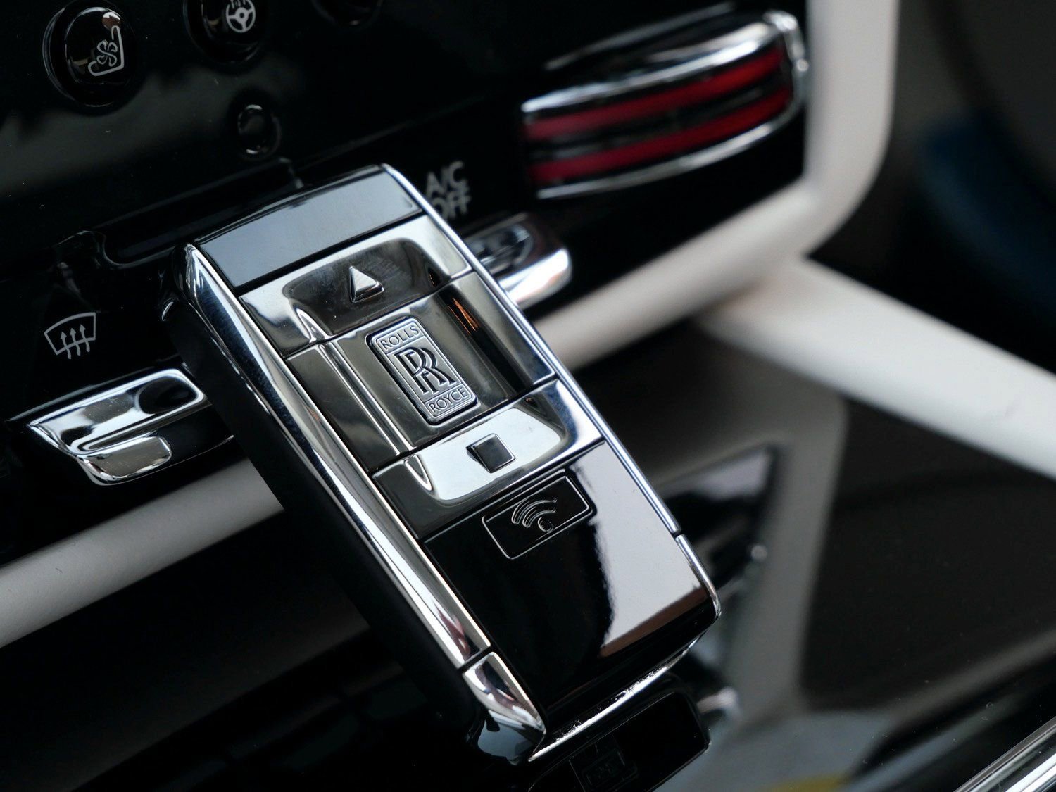 Used 2024 Rolls-Royce Ghost image 31