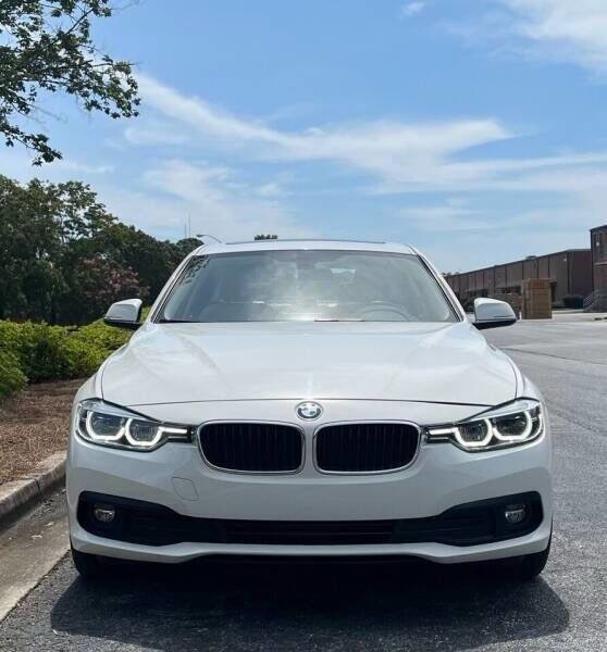 Used 2018 BMW 320i Sedan RWD image 4