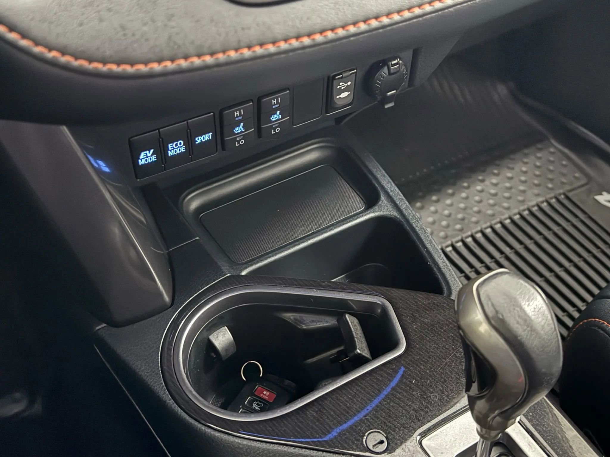 Used 2017 Toyota RAV4 SE w/ Advanced Technology Package image 22