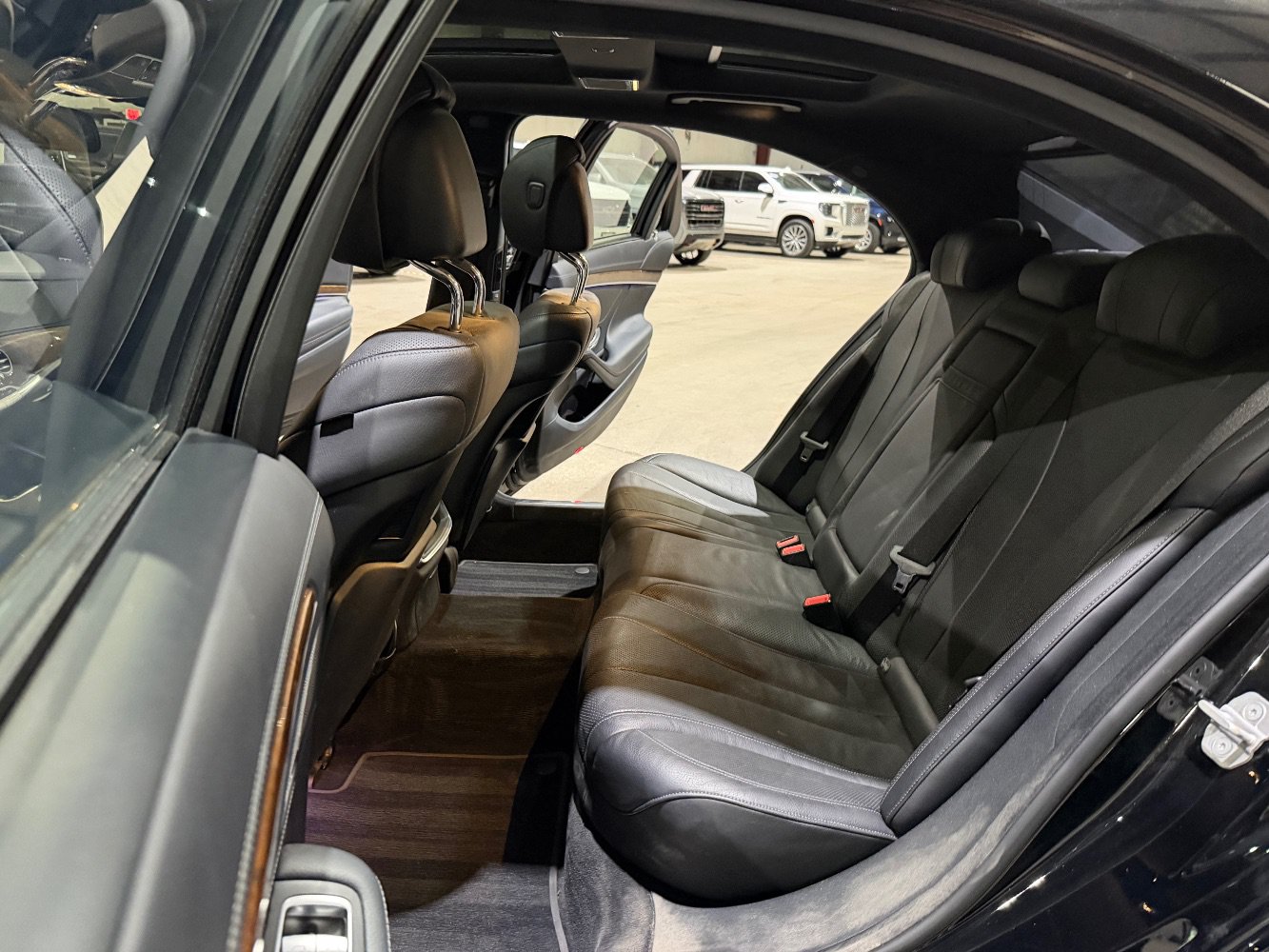 Used 2015 Mercedes-Benz S 550 4MATIC Sedan image 17
