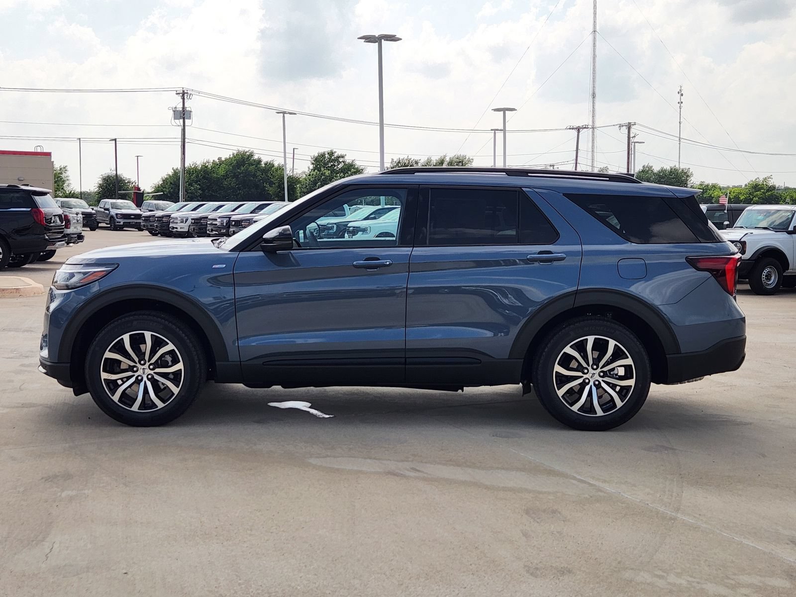 New 2026 Ford Explorer ST-Line RWD image 3