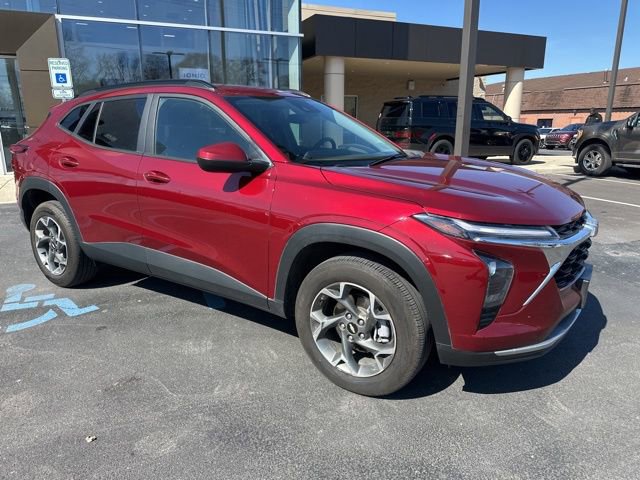 Used 2025 Chevrolet Trax LT w/ LT Convenience Package image 10