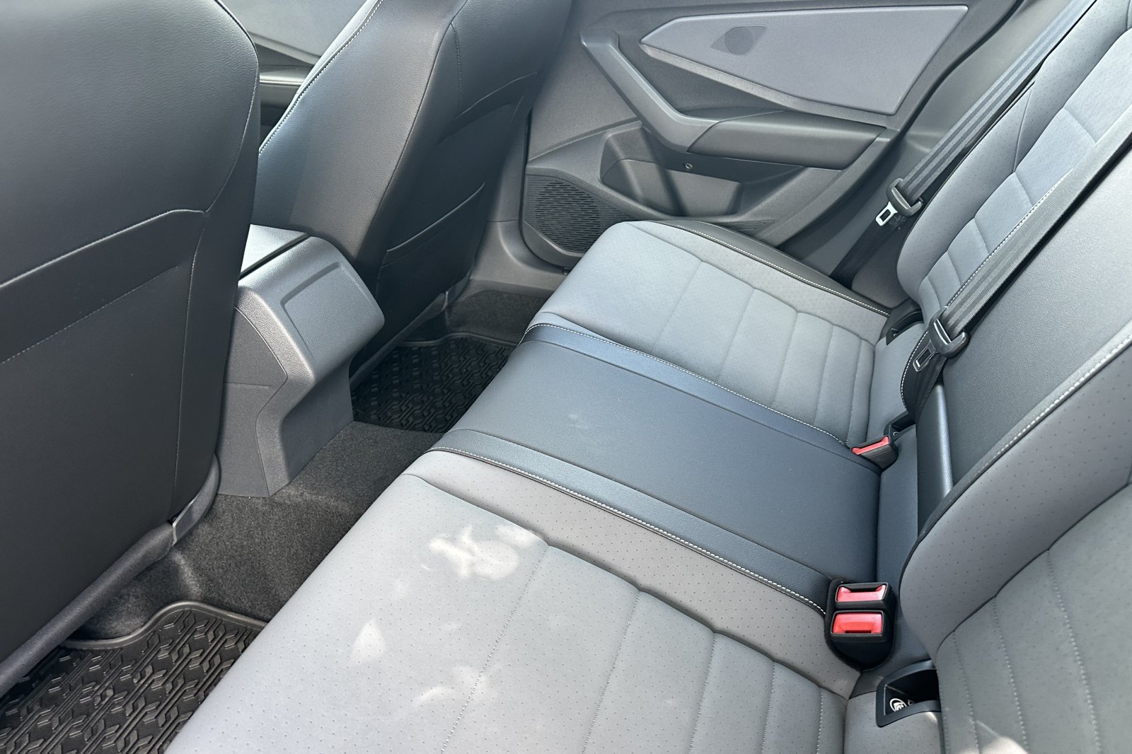 New 2026 Volkswagen Jetta SE FWD image 12