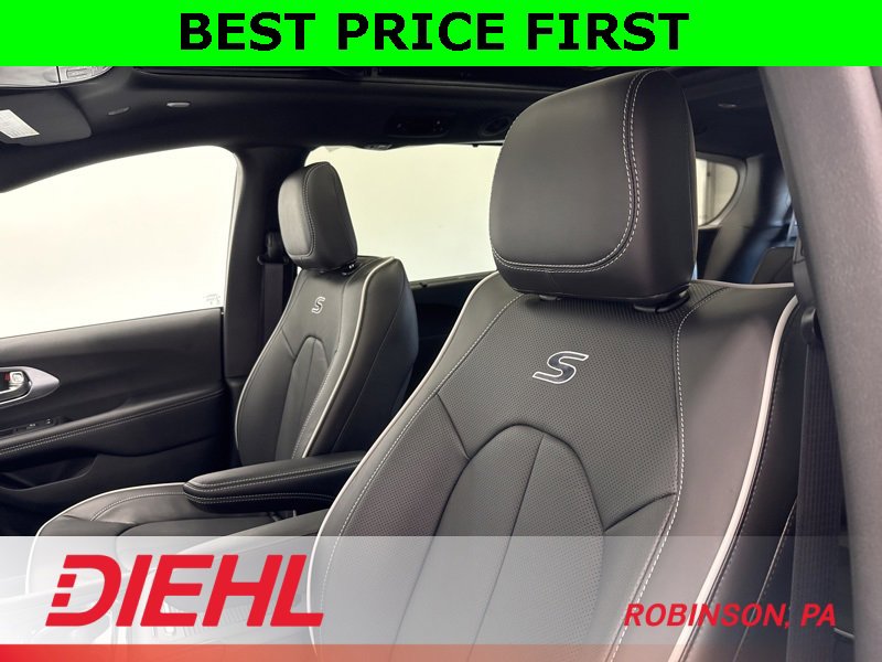 New 2026 Chrysler Pacifica Limited w/ S Appearance Package image 24