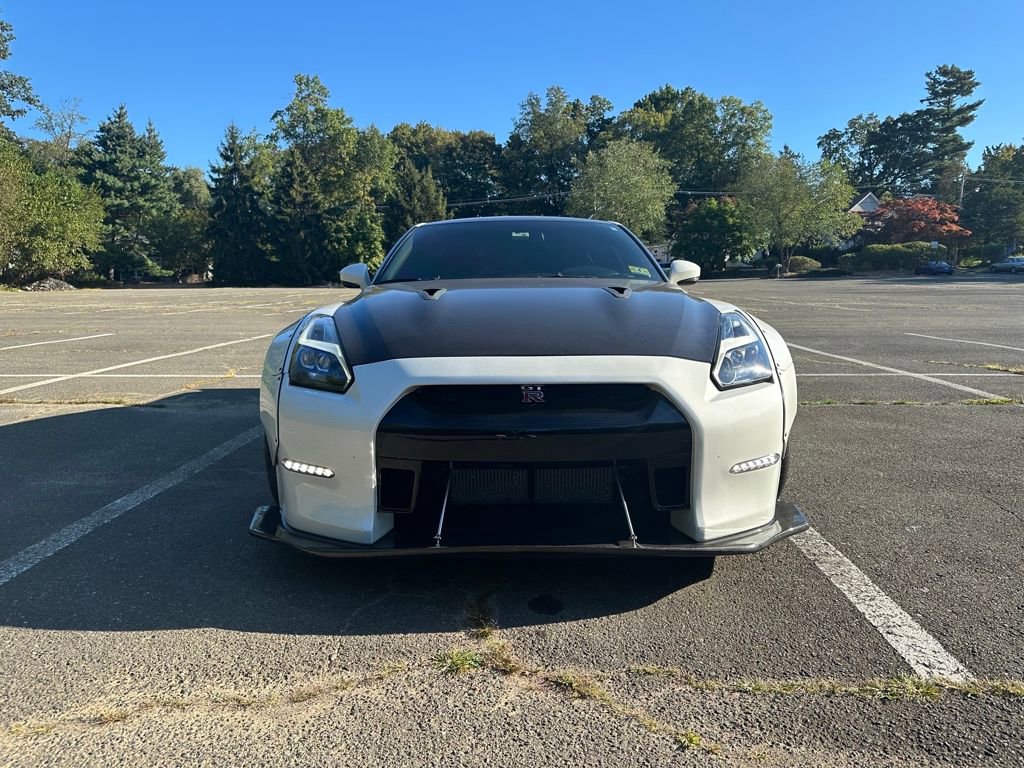 Used 2014 Nissan GT-R Premium w/ Premium Interior Package image 9
