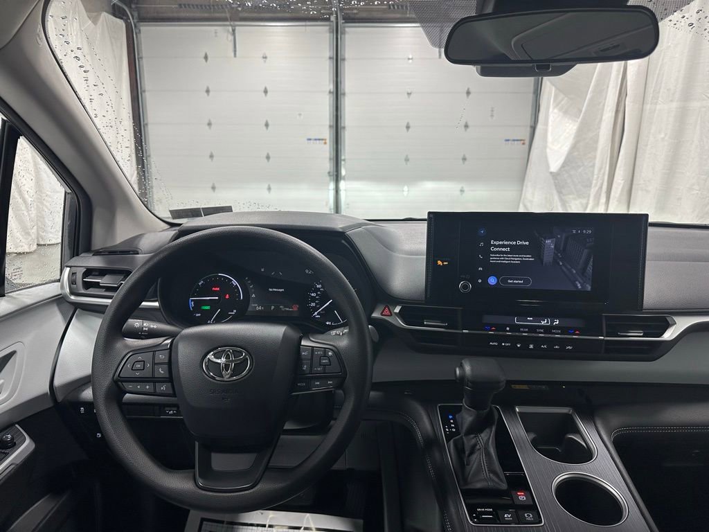 Used 2025 Toyota Sienna LE image 13