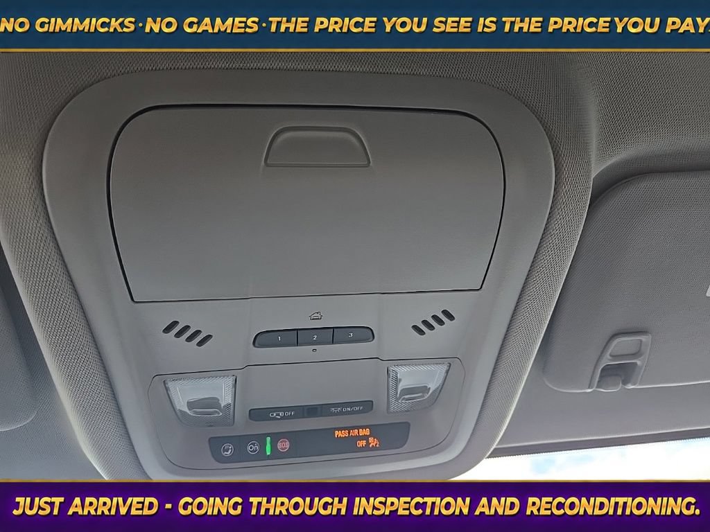 Used 2021 GMC Acadia SLT w/ LPO, Floor Liner Package FWD image 21