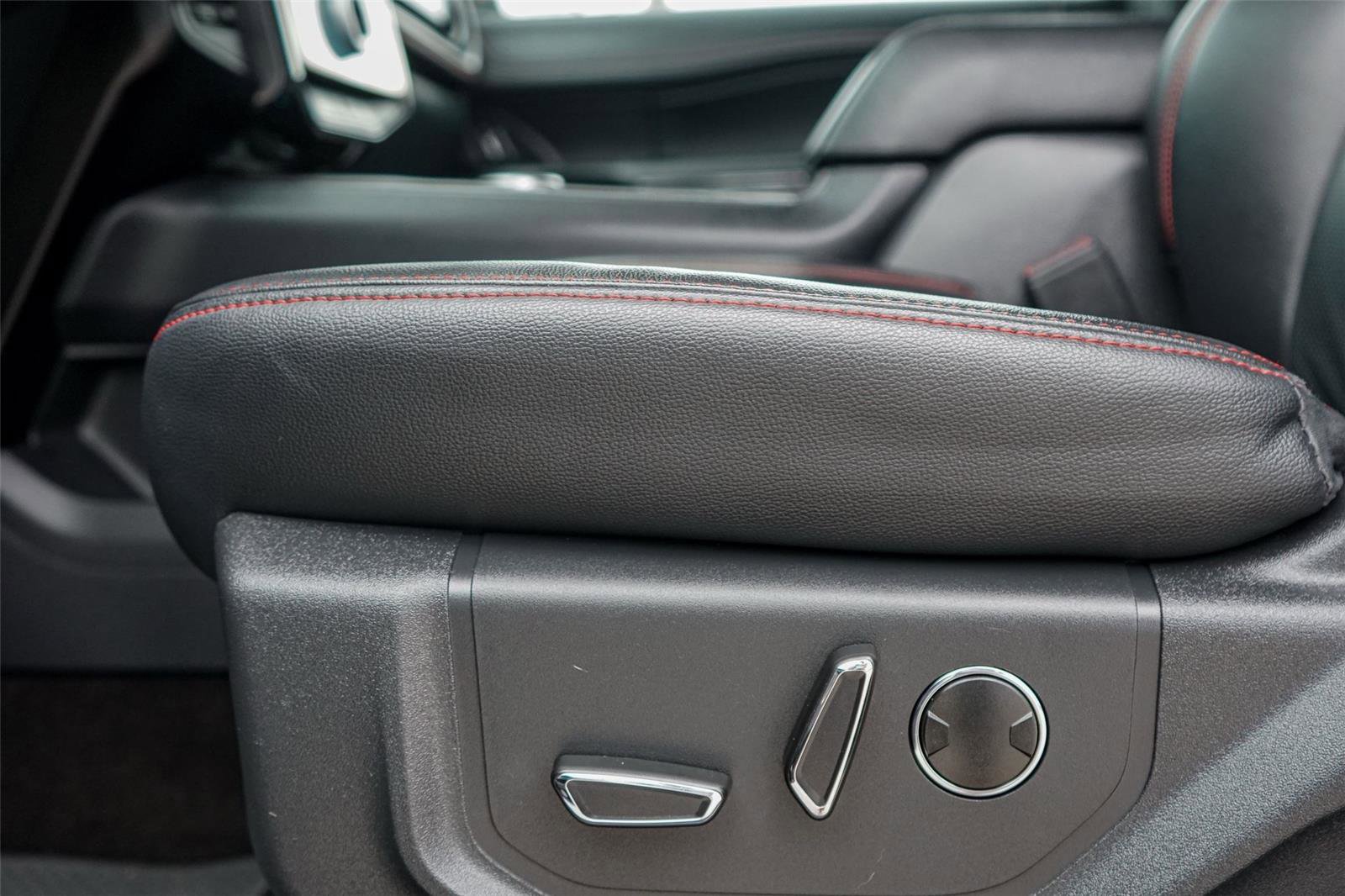 Used 2023 Ford Expedition Limited image 22