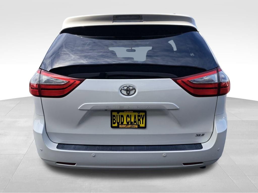 Used 2017 Toyota Sienna XLE Premium image 5