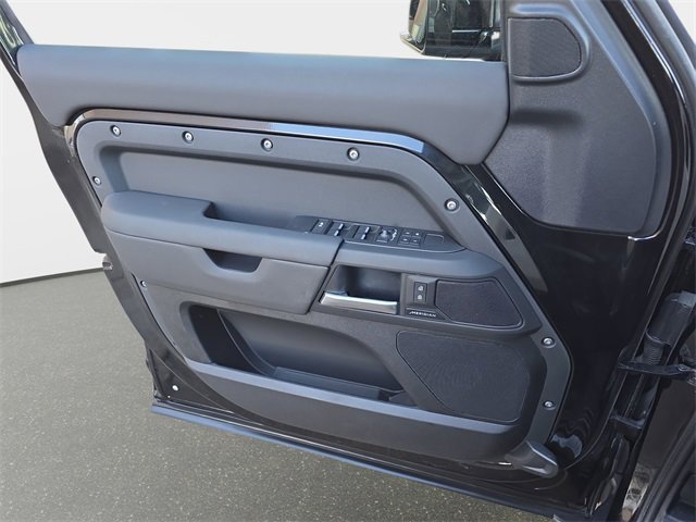 Used 2025 Land Rover Defender 110 S image 28