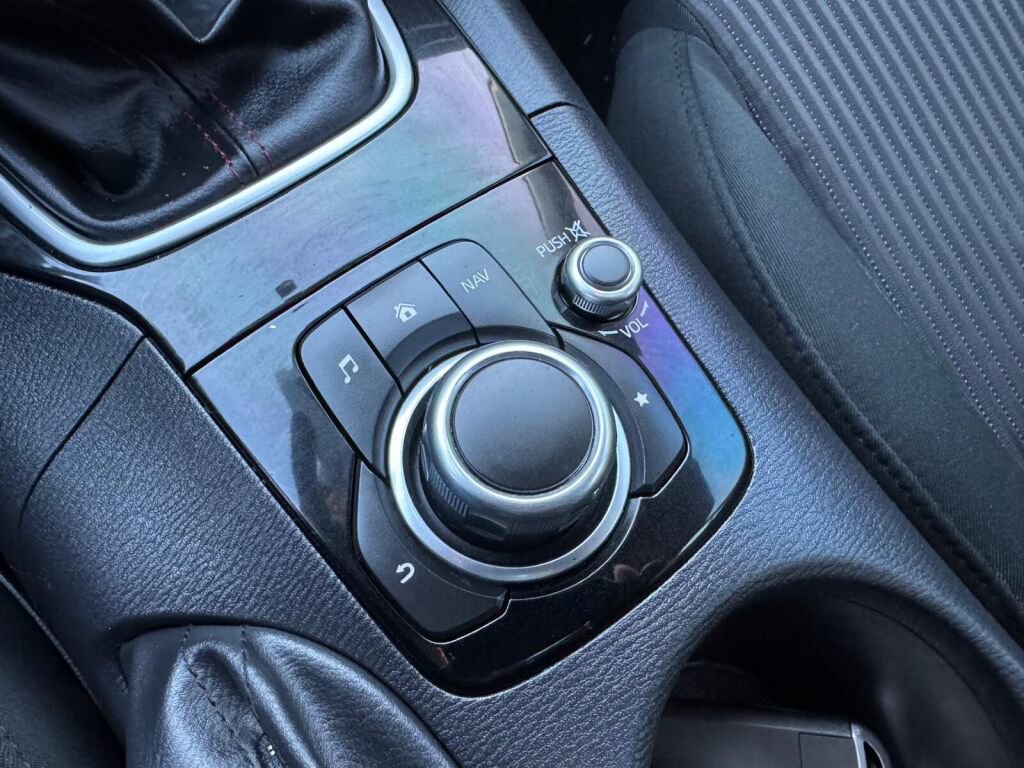 Used 2015 MAZDA MAZDA3 i Touring w/ Technology Package image 15