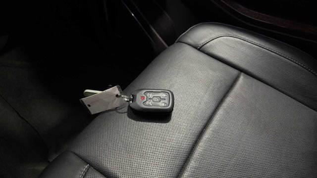 Used 2016 GMC Yukon XL SLT w/ Open Road Package image 34