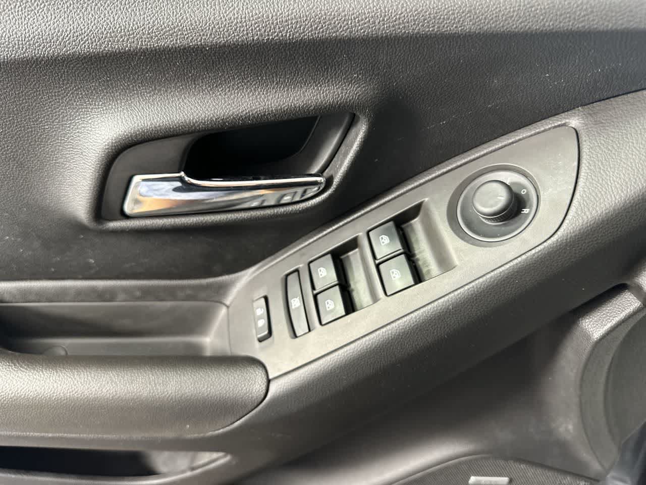 Used 2015 Chevrolet Trax LT w/ LT Sun and Sound Package FWD image 11