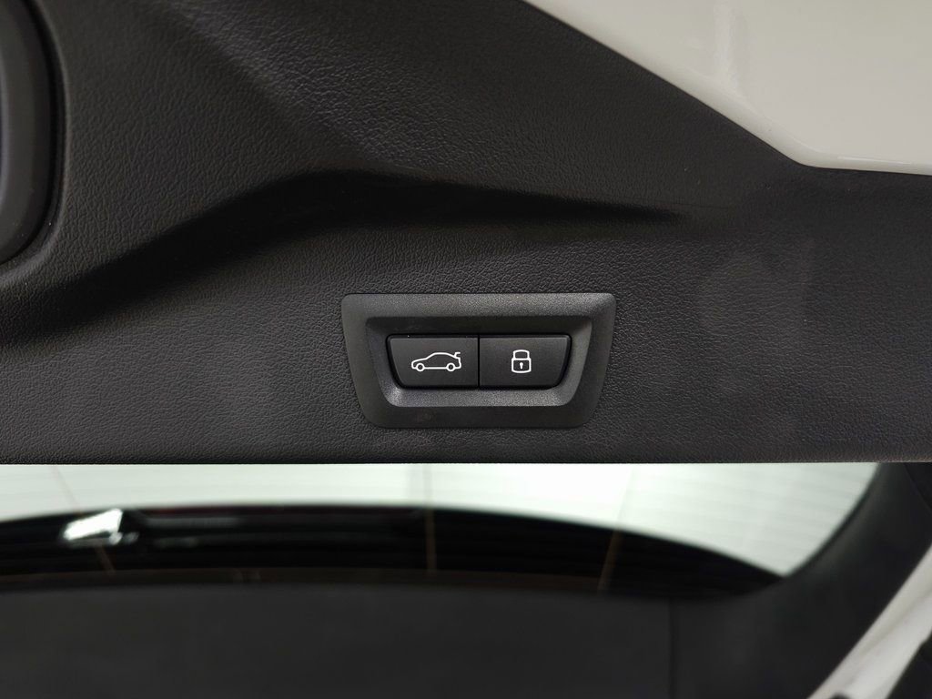 Used 2025 BMW X5 xDrive40i w/ Parking Assistance Package image 9
