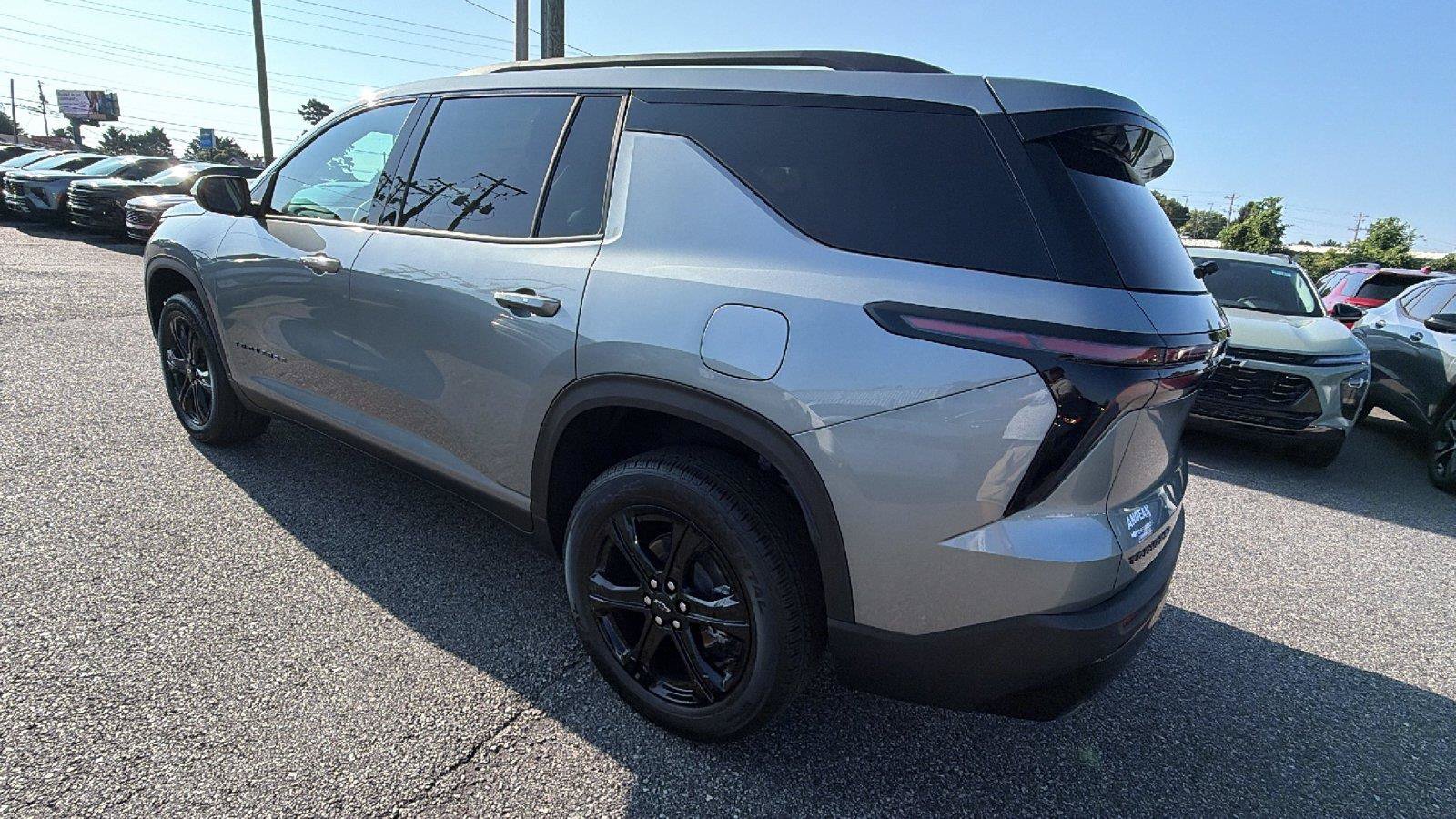 New 2027 Chevrolet Traverse LT w/ Midnight/Sport Edition FWD image 10