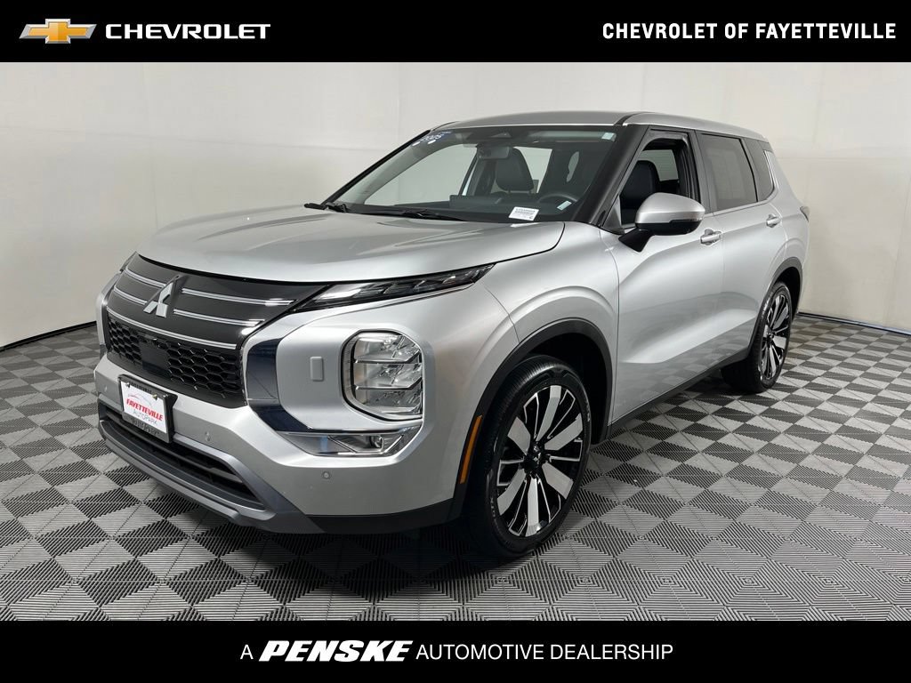 Used 2025 Mitsubishi Outlander SE AWD/4WD image 1