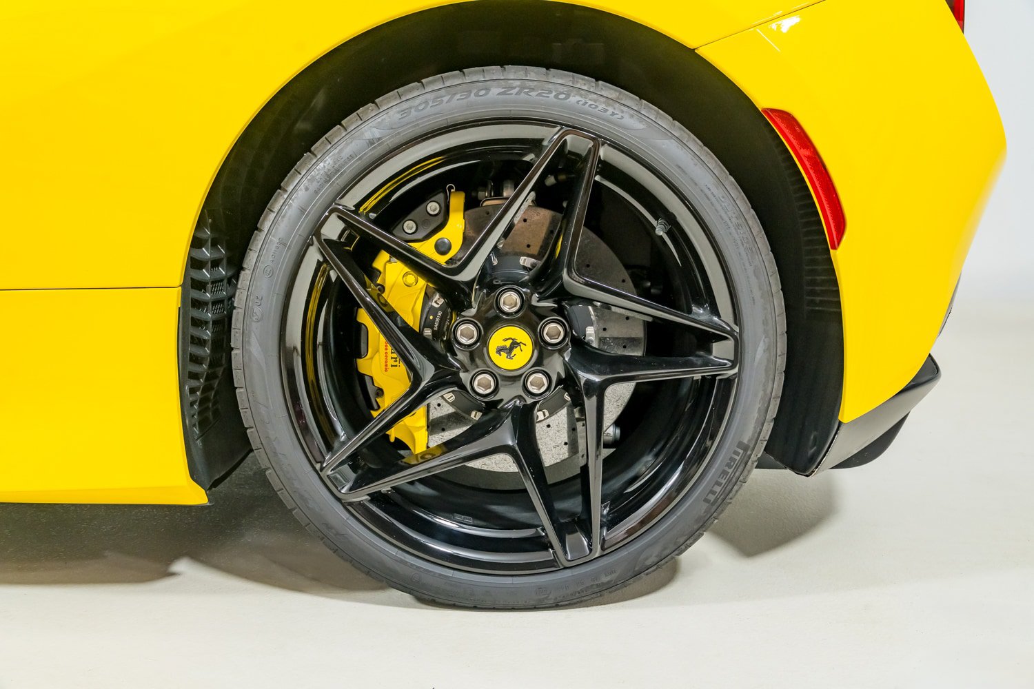 Used 2022 Ferrari F8 Tributo RWD image 23