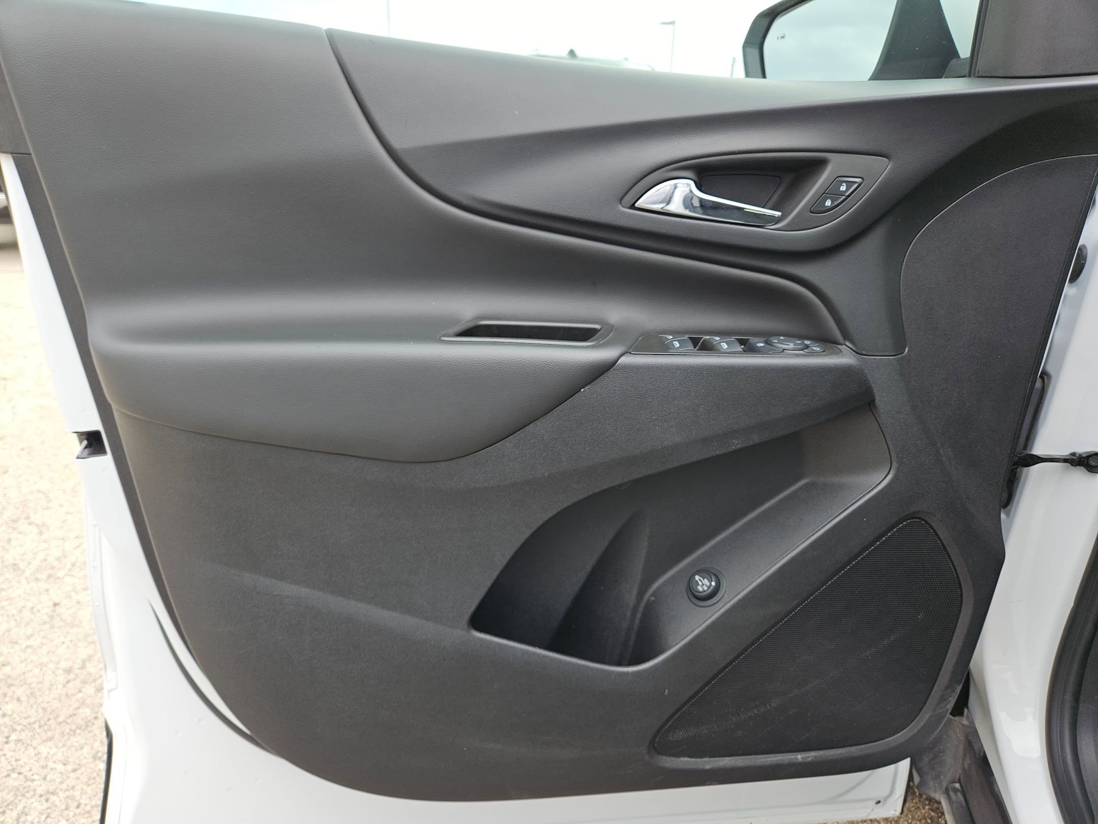 Used 2024 Chevrolet Equinox LT image 11