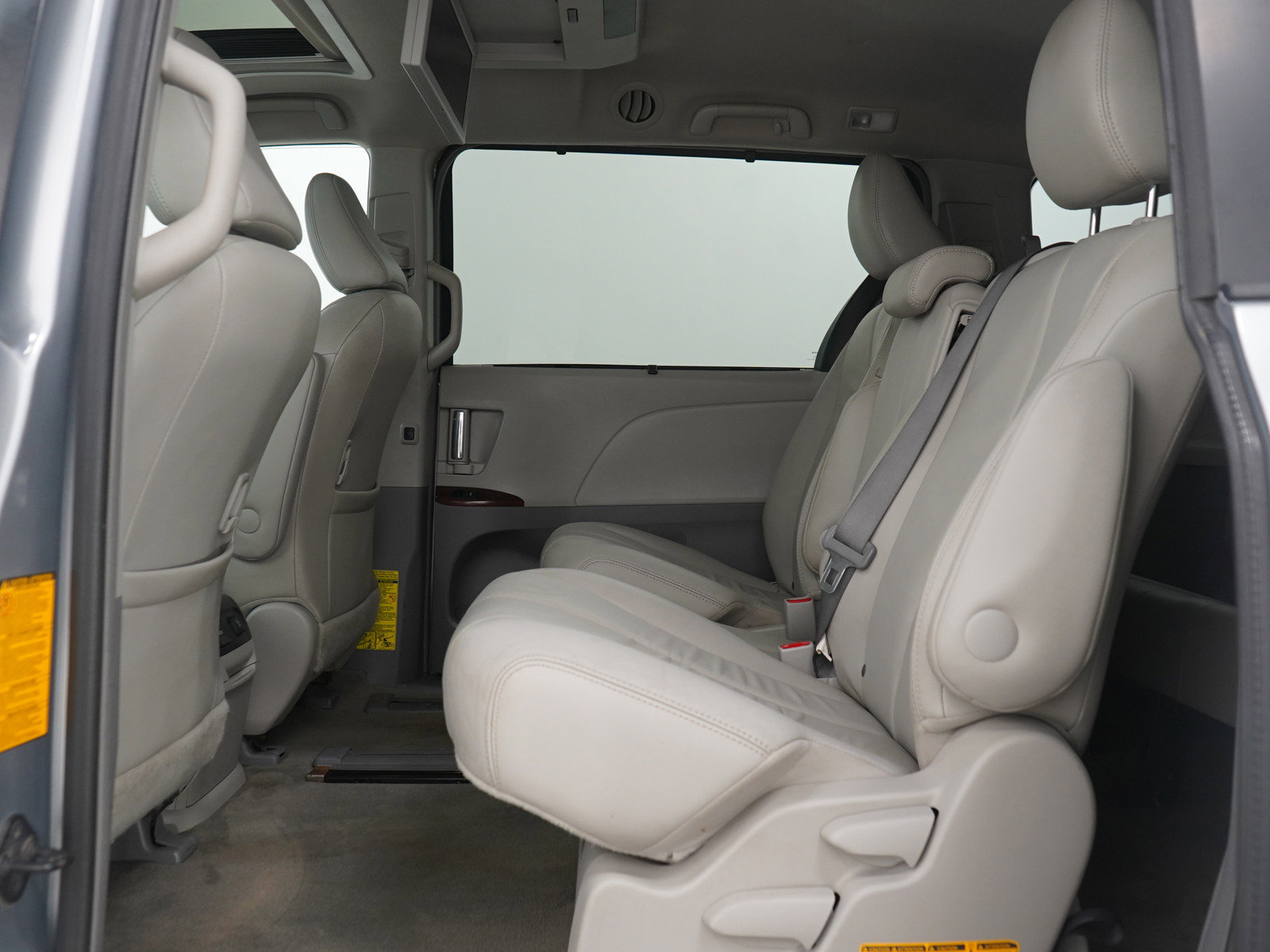 Used 2013 Toyota Sienna XLE w/ Entertainment Pkg FWD image 21