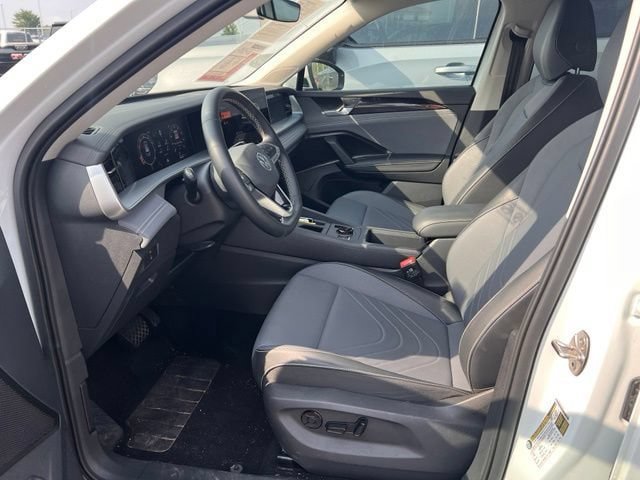 Used 2026 Volkswagen Tiguan SE AWD/4WD image 8