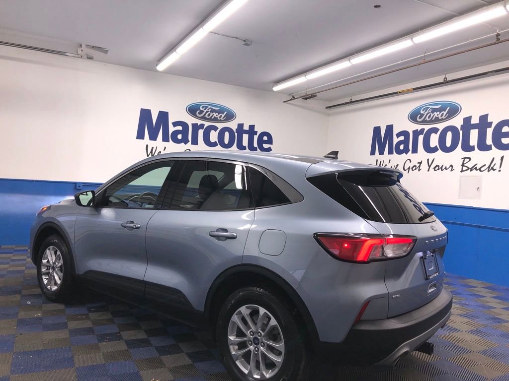 Certified 2022 Ford Escape SE w/ Cold Weather Package image 3