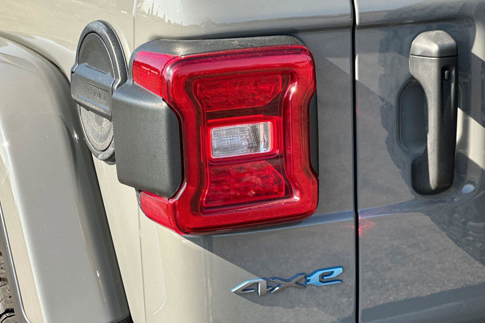 Used 2023 Jeep Wrangler Unlimited Rubicon 4xe image 33