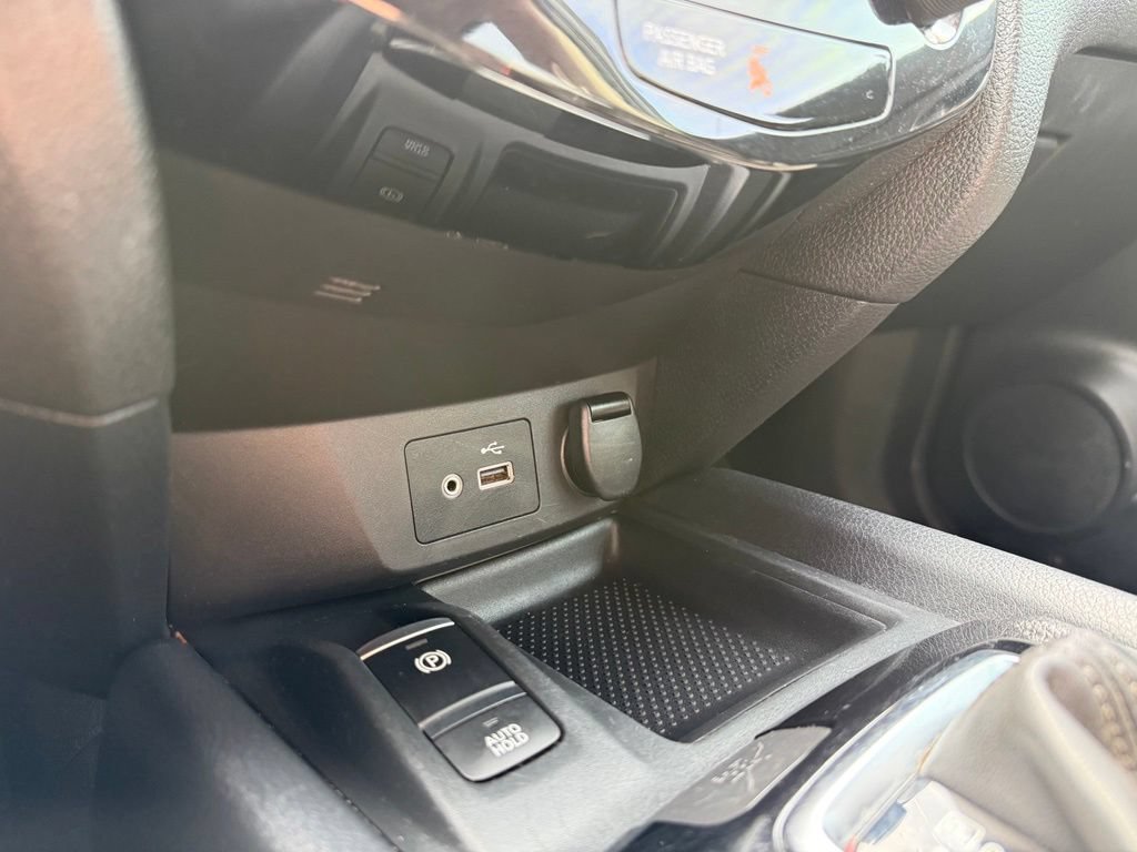 Used 2019 Nissan Rogue SV w/ Premium Package FWD image 17