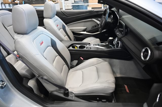 Used 2017 Chevrolet Camaro SS RWD image 13