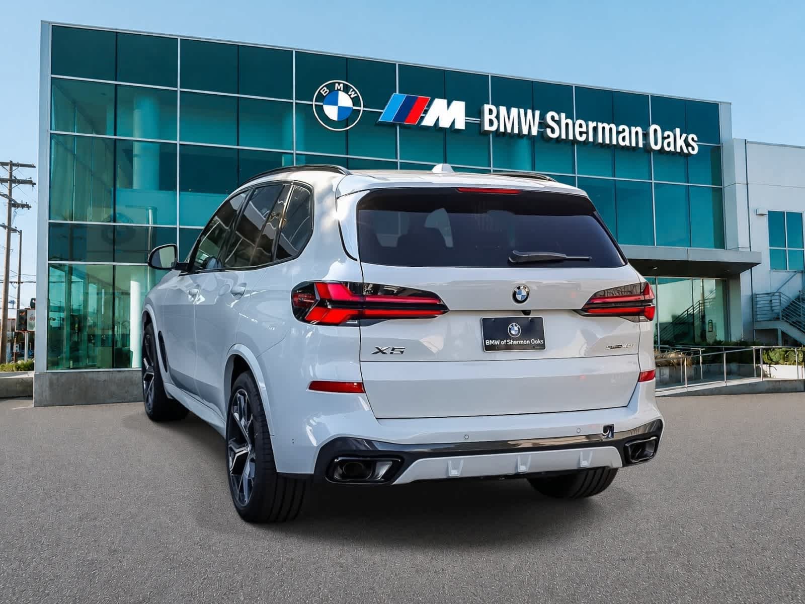 Used 2026 BMW X5 sDrive40i w/ M Sport Package RWD image 5