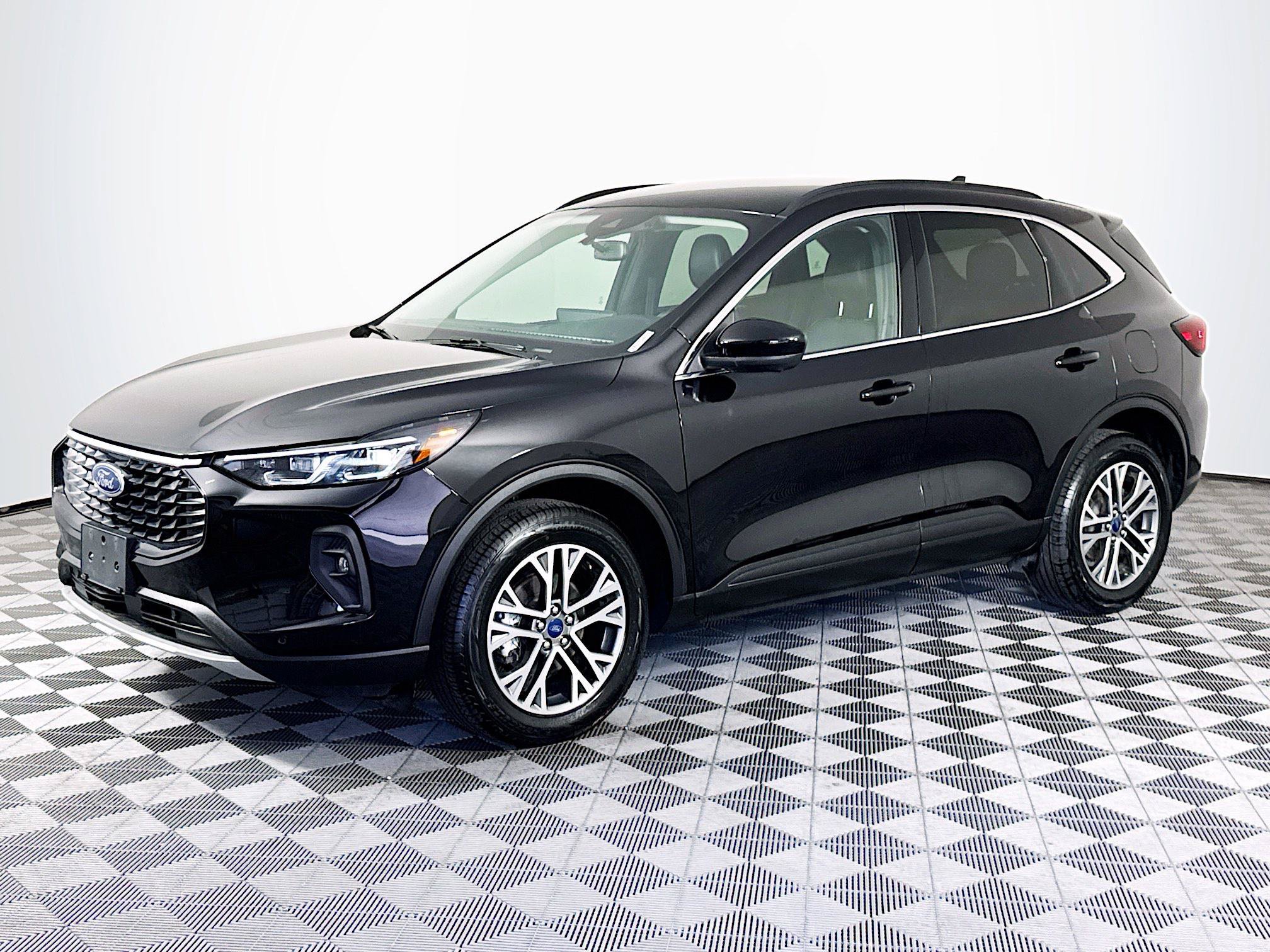 Used 2024 Ford Escape Platinum AWD/4WD image 4