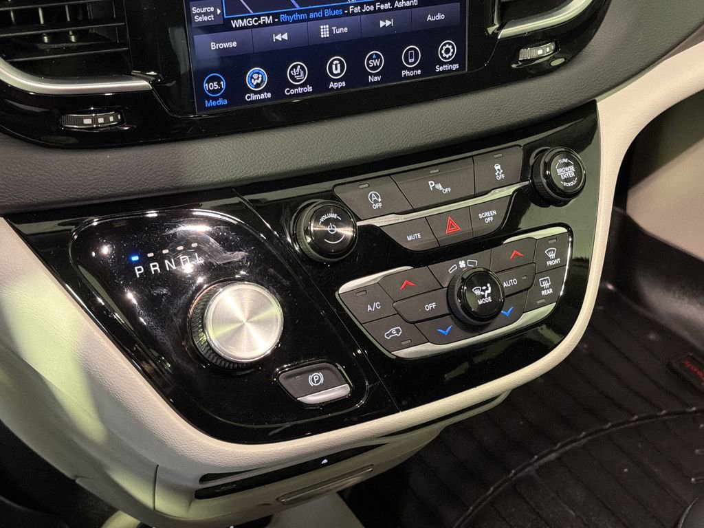 Used 2018 Chrysler Pacifica Touring-L Plus image 30