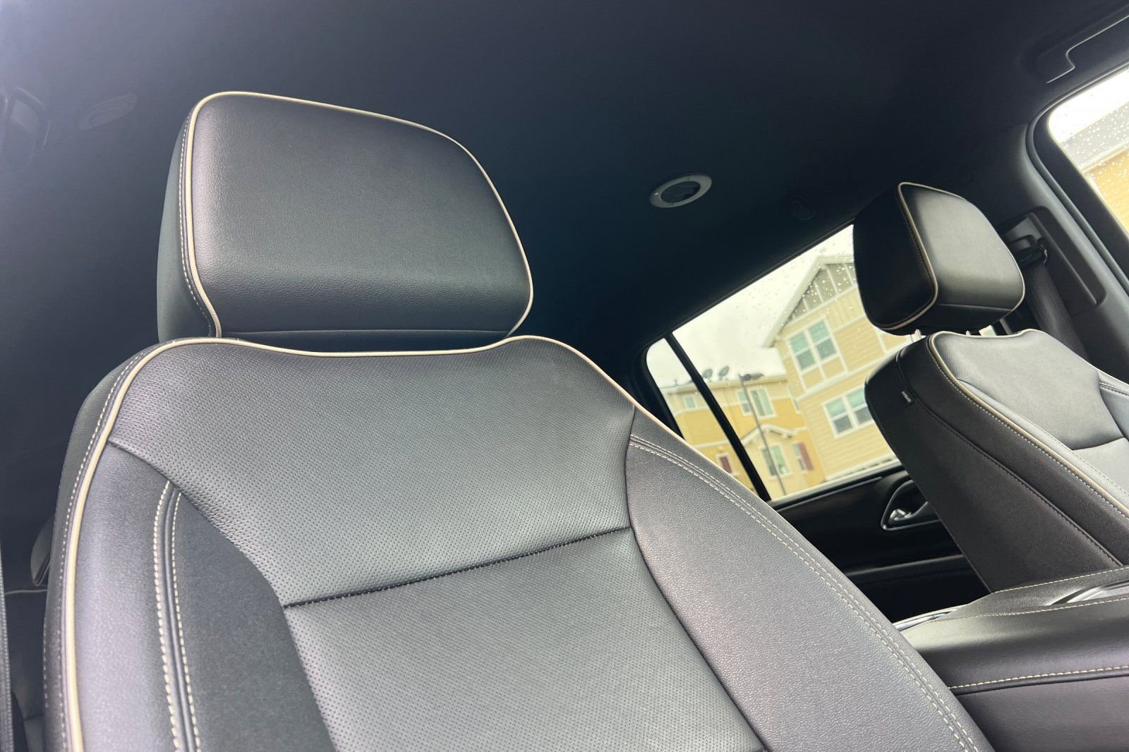 Used 2023 Chevrolet Suburban Premier image 18