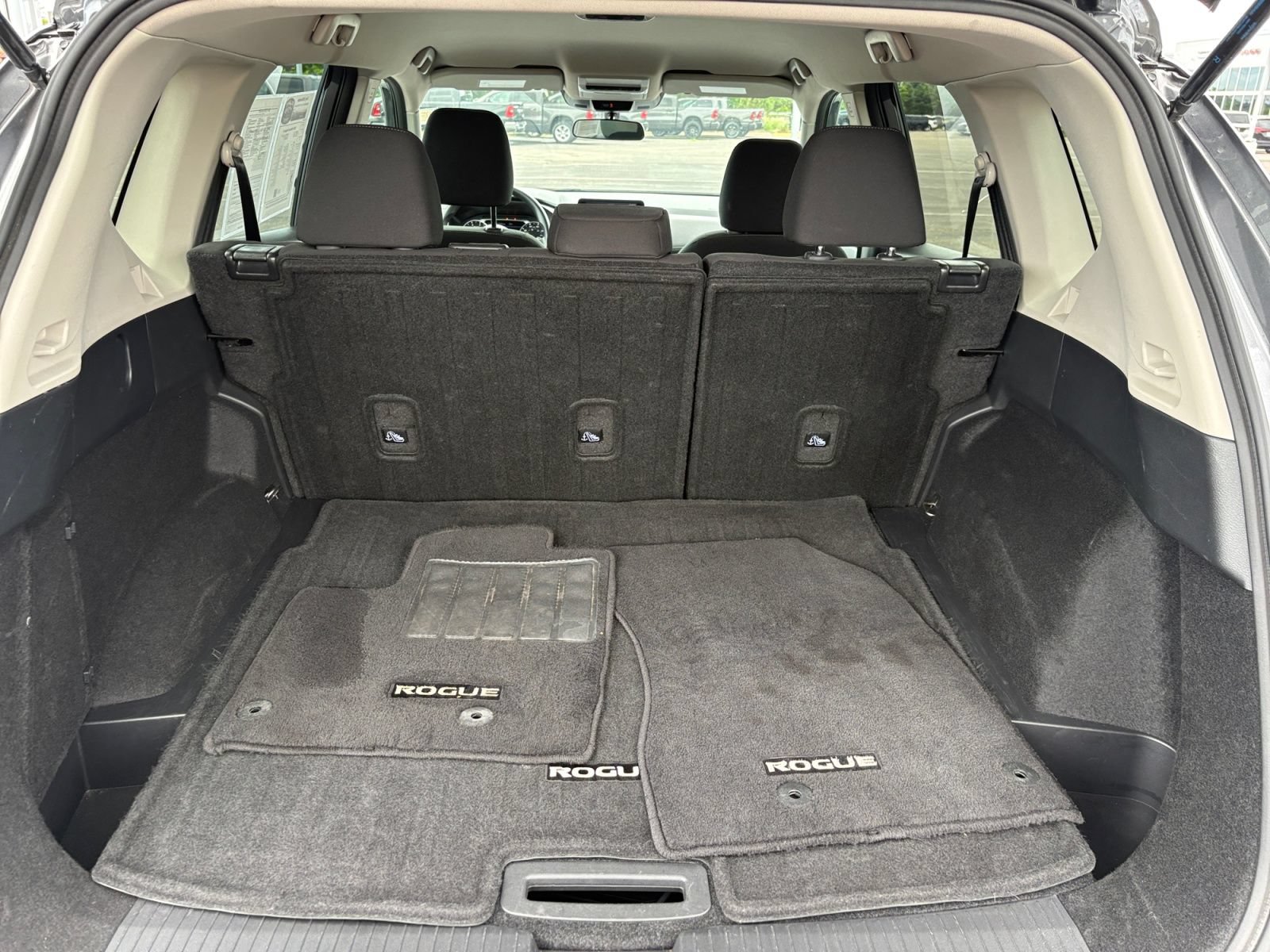 Used 2024 Nissan Rogue S FWD image 18