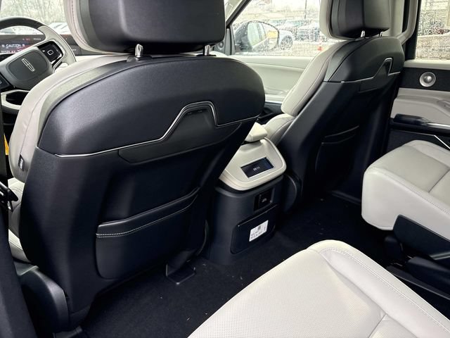New 2026 Lincoln Navigator L Reserve AWD/4WD image 17