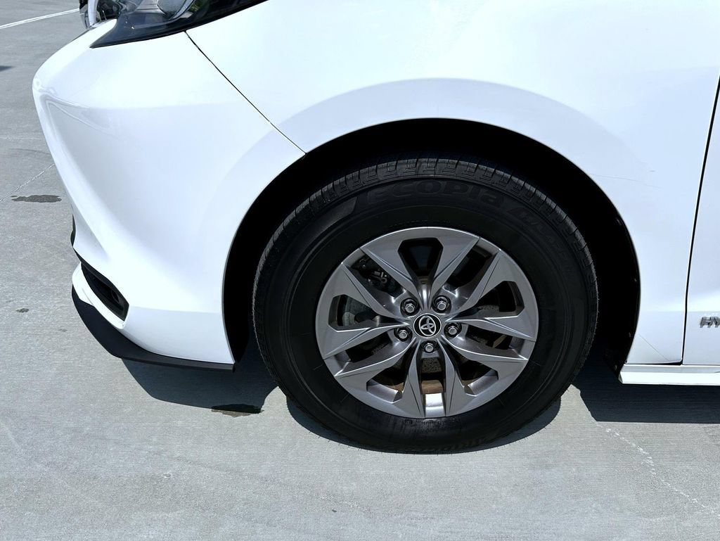 Used 2021 Toyota Sienna LE FWD image 23