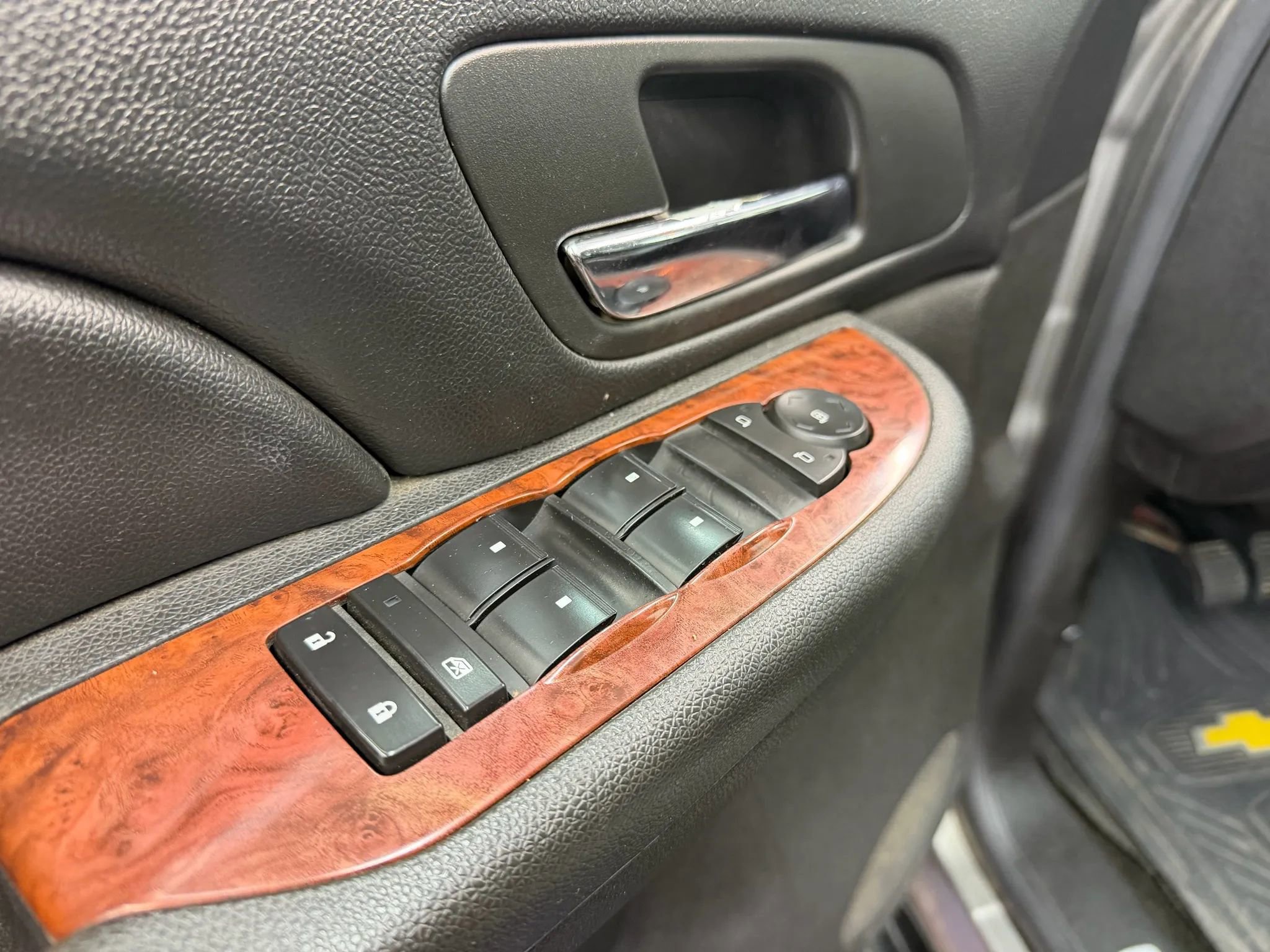 Used 2008 Chevrolet Suburban LT w/ LT Preferred Equipment Group image 16