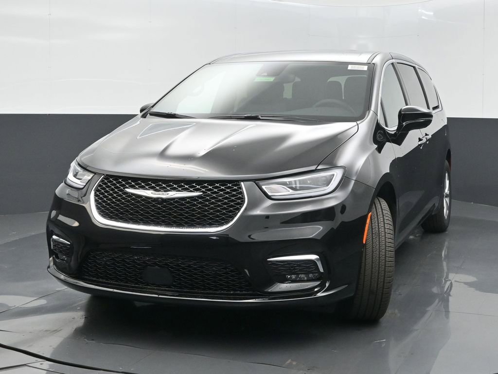 New 2026 Chrysler Pacifica Select image 3