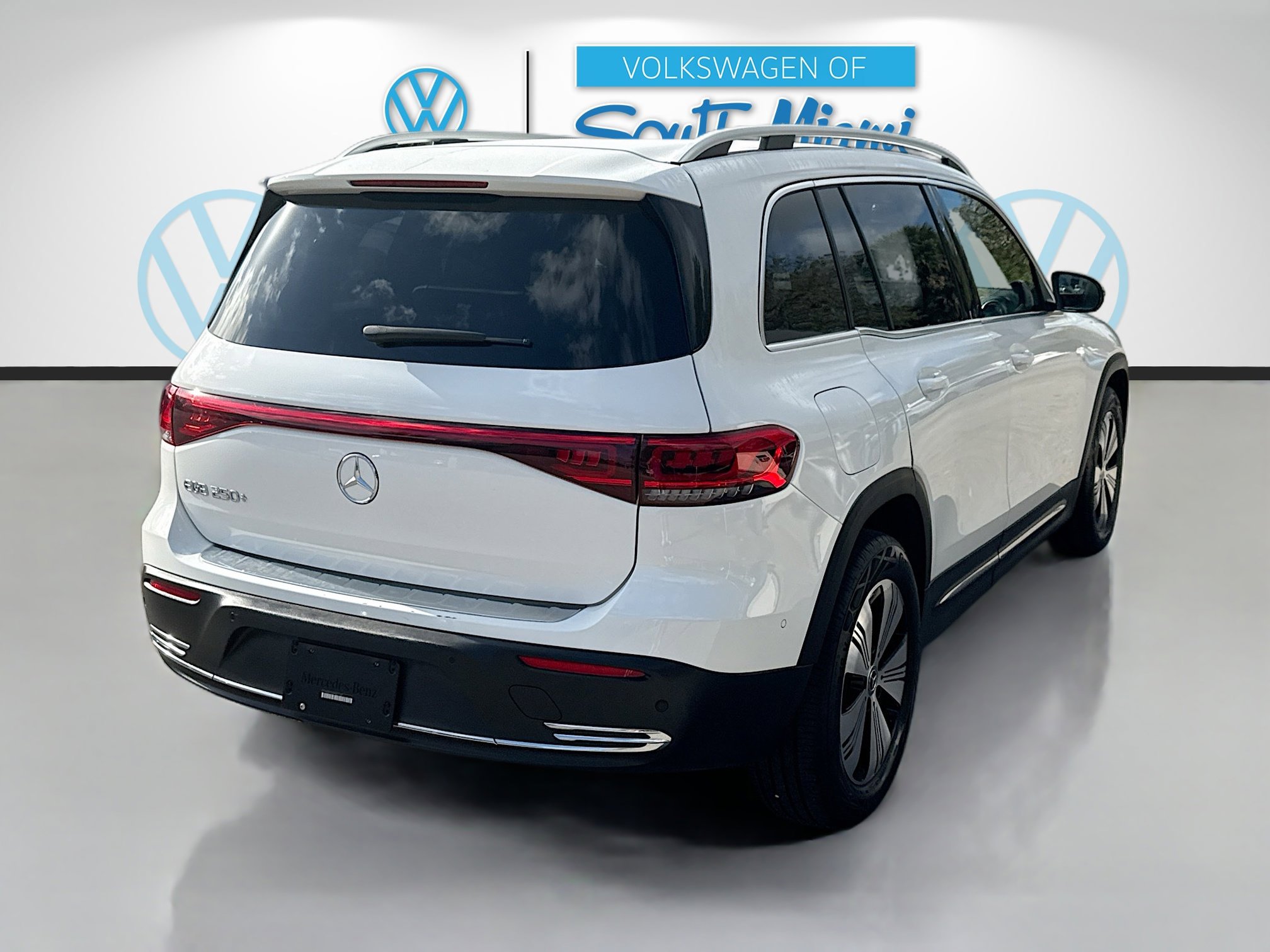 Used 2023 Mercedes-Benz EQB 250+ image 7