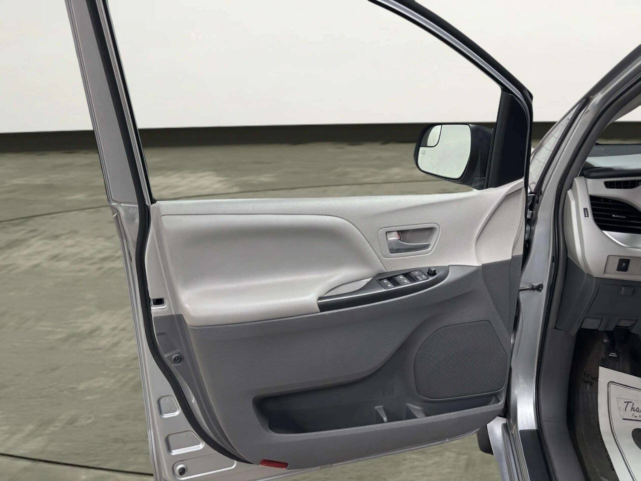 Used 2015 Toyota Sienna LE FWD image 13