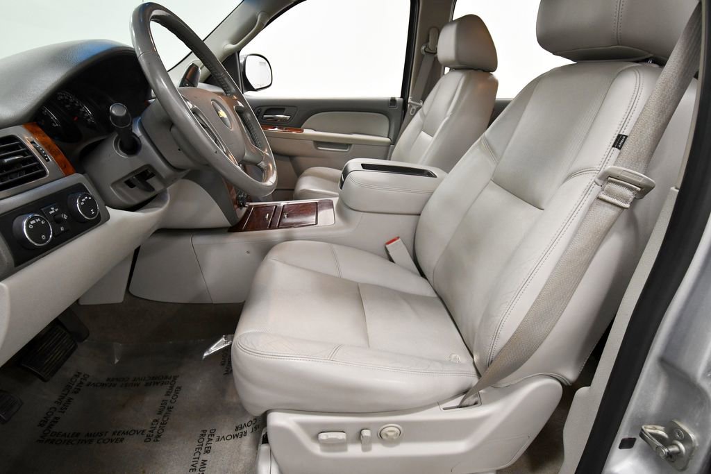 Used 2013 Chevrolet Avalanche LTZ AWD/4WD image 14