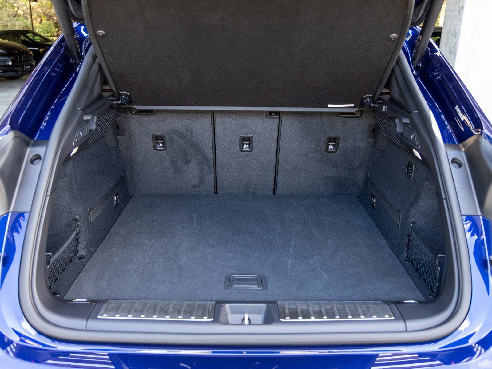 Certified 2025 Porsche Macan 4 Electric image 43