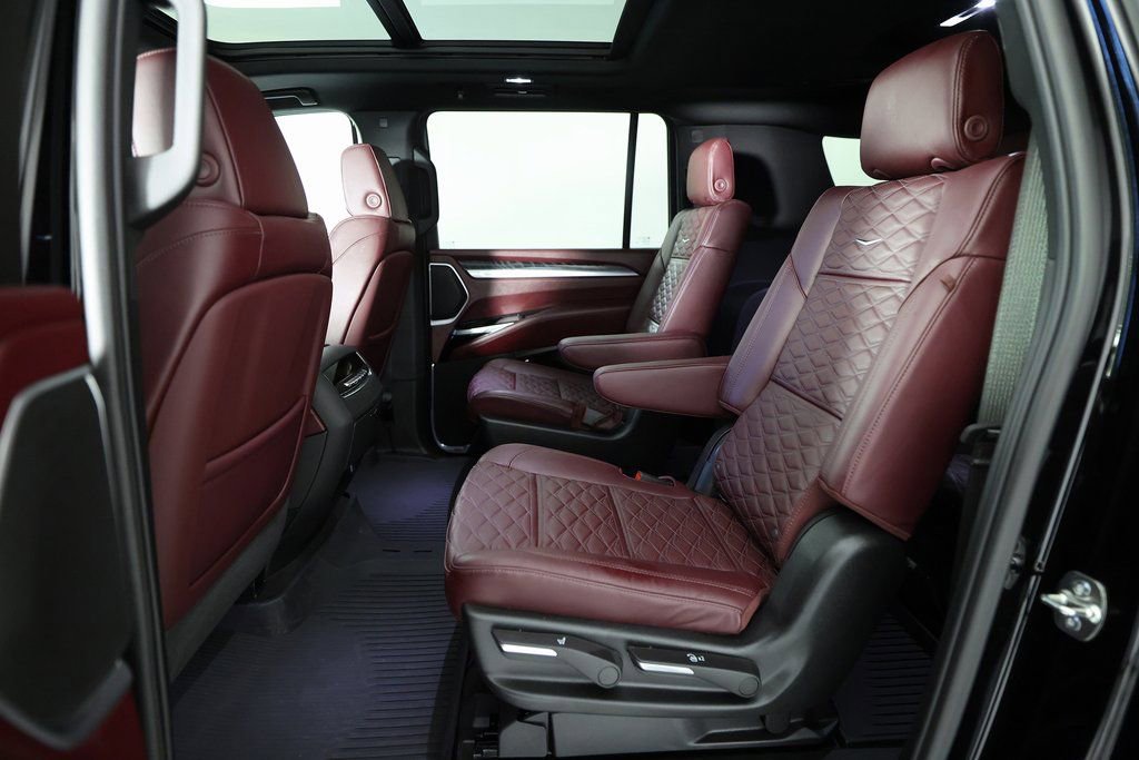 Used 2026 Cadillac Escalade ESV Sport w/ Touring Package image 17