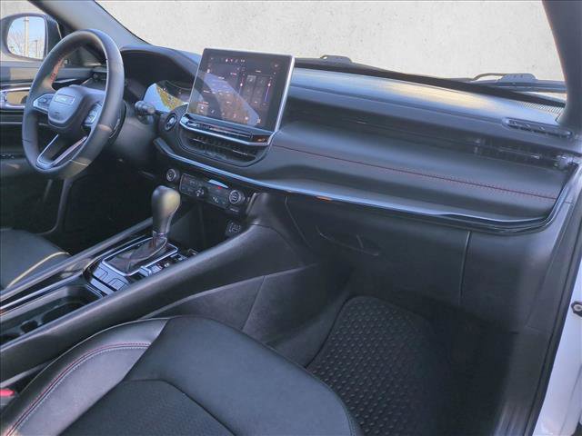 Used 2024 Jeep Compass Trailhawk image 22